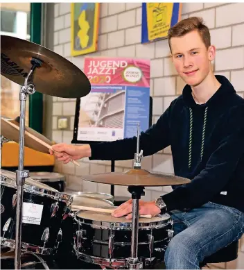  ?? FOTO: JÜRGEN MOLL ?? Der Hückeswage­n Musikschül­er David Weyer (17) gewann jetzt bei Landeswett­bewerb „Jugend jazzt“in Dortmund den ersten Preis am Schlagzeug.