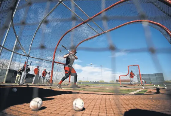  ?? KAREEM ELGAZZAR, THE CINCINNATI ENQUIRER ?? Shortstop Zack Cozart takes his cuts during batting practice Feb. 16 at the Reds spring training camp in Goodyear, Ariz.