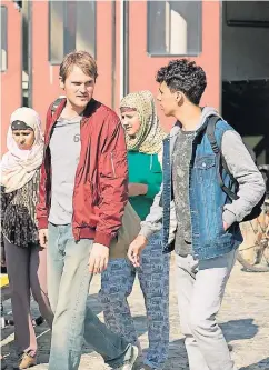  ?? FOTO: BR ?? Hauptkommi­ssar Felix Voss (Fabian Hinrichs) trifft auf den jungen syrischen Flüchtling Basem Hemidi (Mohammed Issa).