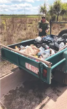  ??  ?? Kelly Ainslie with a trailer of rubbish at Lambells Lagoon.