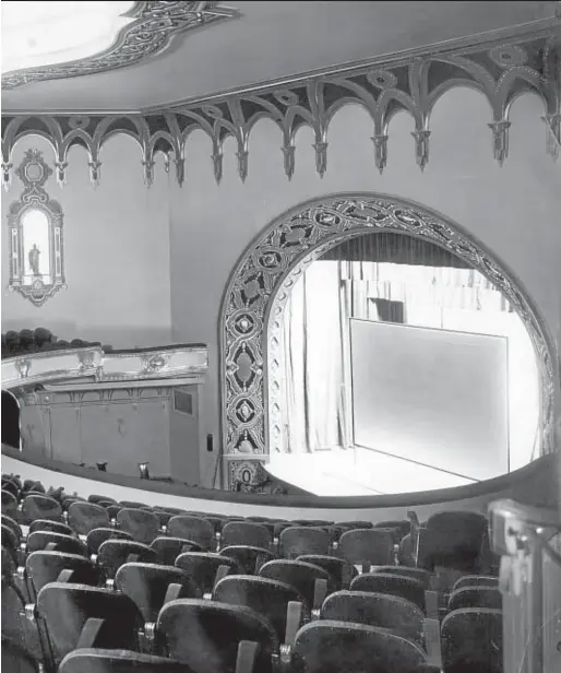  ?? // VIRGILIO MURO ?? SUPERVIVIE­NTES DE UNA TRADICIÓN Los cines del Palacio de la Prensa de Madrid, una de las antiguas salas de la capital que siguen hoy en funcionami­ento, en una fotografía de 1928