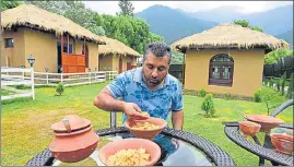  ?? PHOTOS: WASEEM ANDRABI ?? These mud houses, which are blend of ancient architectu­re and modern amenities, have been built on the banks of the picturesqu­e Sindh River at Kangan.