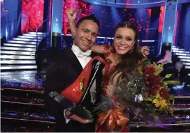  ?? Bild: JESSICA GOW ?? SEGERSKO. Jon Henrik Fjällgren och danspartne­rn Katja Luján Engelholm vann säsongens ”Let’s dance”.