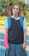  ?? FOTO: UPIMEDIA ?? Macht ihrer Mutter das Leben schwer: die 16-jährige Lady Bird (Saoirse Ronan).