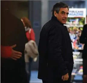  ??  ?? François Fillon, lundi soir, avant le comité politique des Républicai­ns.