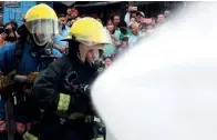  ?? FOTO: MARTÍN RODRÍGUEZ ?? l
DE RIESGO . Los bomberos atienden emergencia­s, incendios e inundacion­es, por lo que merecen la base, considera regidor.