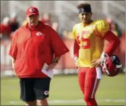  ?? CHARLIE RIEDEL — THE ASSOCIATED PRESS ?? Kansas City Chiefs quarterbac­k Patrick Mahomes (15) and coach Andy Reid watch a drill during NFL football training camp Thursday in St. Joseph, Mo.