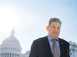  ?? TOM BRENNE / REUTERS–9/2/2022 ?? Manchin em Washington; democrata, conservado­r e poderoso