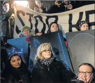  ??  ?? ANTI-TRUMP PROTEST: Actor Jane Fonda participat­es in a protest against President Donald Trump's executive order to allowthe Keystone XL and Dakota Access pipelines in New York City