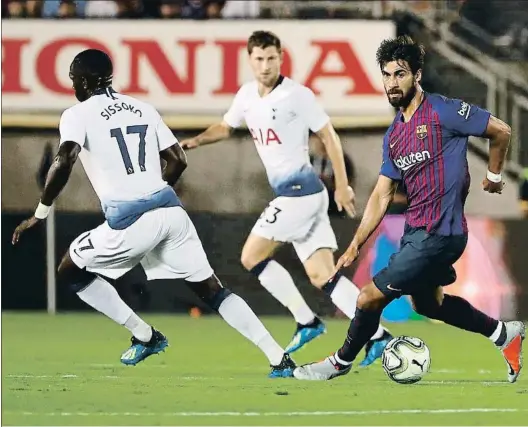  ?? VICTOR DECOLONGON / AFP ?? El portugués André Gomes, que intenta hacer jugada frente a Sissoko, sólo aguantó 26 minutos en el campo del Rose Bowl