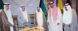  ??  ?? His Highness the Amir Sheikh Sabah Al-Ahmad Al-Jaber Al-Sabah meets with Oil Minister Essam AlMarzouq, as well as oil officials Nizar Al-Adsani, Sheikh Talal Khaled Al-Ahmad Al-Sabah and Badr Nasser Al-Khashti.
