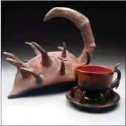  ??  ?? “Anxietea” by Sofia Payne (earthenwar­e ceramic).