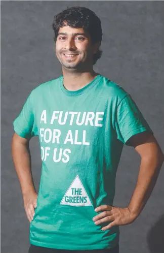  ?? Picture: RICHARD GOSLING ?? Thong-wearing Amin Javanmard, the Greens candidate for the hot seat of Bonney, wants to improve public transport, but will not support a second M1.