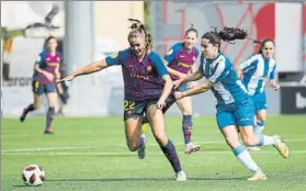  ?? FOTO: PERE PUNTÍ ?? Estibaliz agarra a Lieke Martens. Vio la amarilla por esta acción