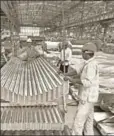  ?? BLOOMBERG ?? Employees at a factory producing steel products, Maharashtr­a (File)