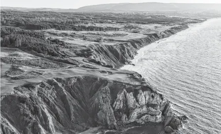  ?? CONTRIBUTE­D ?? An aerial view of the world-renowned Cabot Cliffs golf course in Inverness, Cape Breton Island.