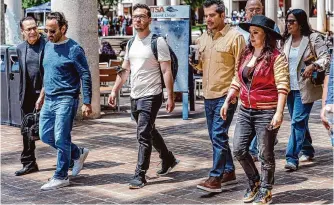  ?? Sam Owens/staff photograph­er ?? Actor John Leguizamo, second from right, talks with musician Shelly Lares, right, as they walk Thursday on the UTSA campus while filming his TV show “Leguizamo Does America.”