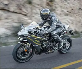  ??  ?? La Kawasaki Ninja H se décline aussi en version R de  ch. Elle reste alors réservée à un usage sur circuit.