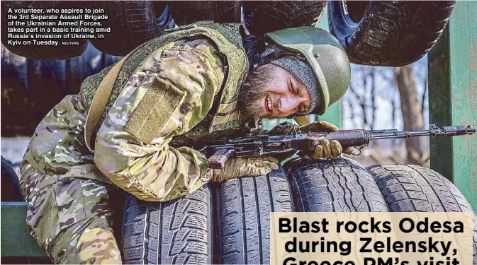  ?? REUTERS ?? A volunteer, who aspires to join the 3rd Separate Assault Brigade of the Ukrainian Armed Forces, takes part in a basic training amid Russia’s invasion of Ukraine, in Kyiv on Tuesday.