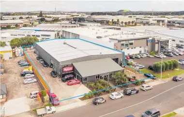  ??  ?? The property at 10 Blackburn Rd offers a mix of medium-stud warehousin­g and quality office space.
