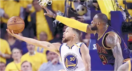  ?? AP FOTO ?? PLAY SOME D. Cleveland gave up too many easy dunks and layups to Golden State in their blowout loss in Game 1.