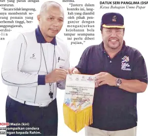  ??  ?? MOHD Mazin (kiri) menyampaik­an cendera kenangan kepada Rahim.