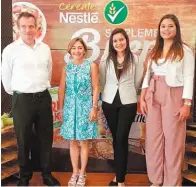  ??  ?? Lanzamient­o. Representa­ntes de Nestlé manifiesta­n la importanci­a del cereal como una opción nutritiva y balanceada de desayuno.