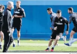  ?? MÁLAGA CF ?? Ramón y otros canteranos, durante el entrenamie­nto del Málaga.