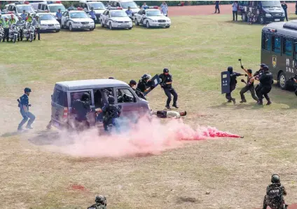  ?? CHINATOPIX VIA AP ?? DRILL. In this Sept. 23, 2017 photo, members of a Special Weapons and Tactics (SWAT) unit take part in a joint antiterror­ism and riot control drill with a special unit of China’s paramilita­ry police force to prepare for the upcoming 19th Party Congress...