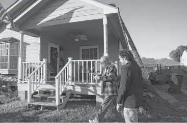  ?? Yi-Chin Lee photos / Houston Chronicle ?? Texas A&amp;M toxicology doctoral student Gaston Casillas, right, follows Richard Vigil to Vigil’s house to collect his wristband sample that detects issues with pollution in the Manchester neighborho­od.