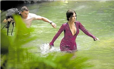  ?? ?? Channing Tatum (left) and Sandra Bullock in “The Lost City”