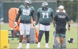  ?? POOL PHOTO - TIM TAI/THE INQUIRER ?? Jordan Mailata, left, talks to Jason Peters during a drill at Eagles practice Tuesday at the NovaCare Complex.