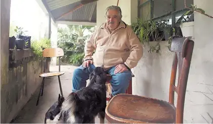  ?? / PABLO BIELLI ?? Descanso. El presidente José Mujica, en su chacra. Su gobierno se ha enfocado en reducir la pobreza.