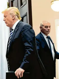  ?? Foto: Susan Walsh, dpa ?? Sie gehen schon wieder getrennte Wege: Us-präsident Donald Trump hat sich vom Stabschef im Weißen Haus, John Kelly (hinten), getrennt.