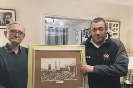  ??  ?? Peter Shields and Coun Phil Tye with a picture of the Silksworth pit wheel. Left, Coun Tye with the wheel.