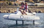  ?? (Photo Yannick BROSSARD-NEOCEAN) ?? En biplace ou en mono, l’overboat vole sur l’eau et peut atteindre les  km/h.