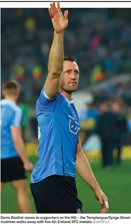  ?? SPORTSFILE ?? Denis Bastick waves to supporters on the Hill – the Templeogue/Synge Street clubman walks away with five All-Ireland SFC medals