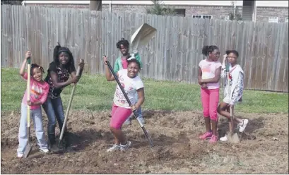  ??  ?? PHOTOS BY TEMECKA CURTIS New Hope kids Makiyah Jackson, Keana Dotson, (center, front) Chasity Williams, (center, back) Nastassja Smith; Kirsten Howard and (far right) Marissa Powell get the feel of the dirt at their urban campus-turned-farm plot in...