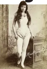  ?? ?? Pioneer: Annie Luker amazed Victorian crowds with her dives
