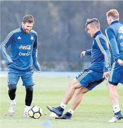  ?? R. néspolo/e. especial ?? Messi y Dybala, dos generacion­es y el nacimiento de otra apuesta en la selección