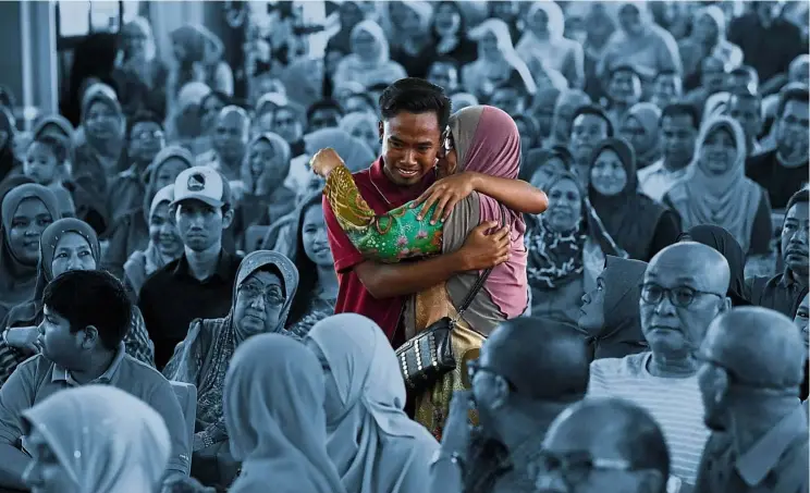  ?? — Bernama ?? Tears of joy: Muhammad Aiman Fahmi Kasmi, 18, from SMK Abdul Rahman Talib in Pahang hugging his mum when the results were announced. He scored 9As.