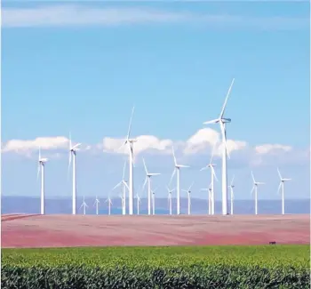  ?? COURTESY OF EDF RENEWABLE ENERGY ?? The emergence of abundant supplies of low-cost renewable energy sources have led to PNM’s decision to wind down its reliance on massive coal-fired generating plants. Shown here is a 250-MW wind project near Portales, which supplies electricit­y to...