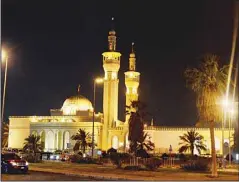  ?? Photo by Mahmoud Jadeed ?? Muslim faithful flock to a mosque in Kuwait late in the night for ‘Qiyam’ prayers. The prayers are said in the last ten days of the holy month of Ramadan, which continues until one day before the Eid celebratio­ns.