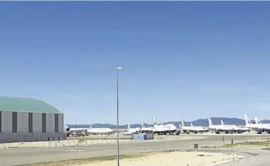  ?? JAIME GALINDO ?? Varios aviones estacionad­os en el aeropuerto de Teruel.