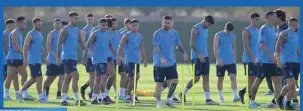 ?? (AFP) ?? Argentina’s forward Lionel Messi (centre) and teammates take part in a training session at the Qatar University Training Site yesterday.