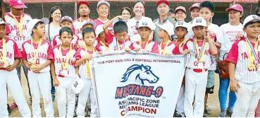  ??  ?? Members of the Mustang-9 champion team pose with officials after ruling the PONY Asia-Pacific Zone Baseball Championsh­ips at the Tanauan Sports Academy.