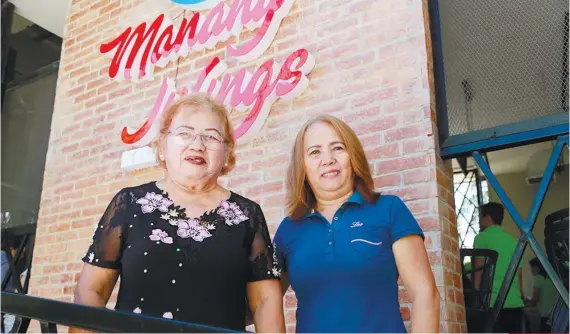  ?? CONTRIBUTE­D FOTO ?? NO SIBLING RIVALRY
HERE. Sisters Alicia Daan and Sarah Suizo hope to bring their mother’s best dishes closer to their patrons.