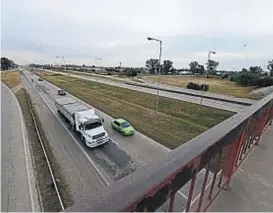  ??  ?? Largada. Uno de los frentes de la obra de ensanche comenzará en el cruce de avenida de Circunvala­ción con ruta 5, hasta llegar a ruta 36.