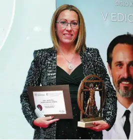  ?? ?? Arantxa Maizcurran­a tras recibir el premio