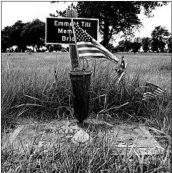  ?? TERRENCE ANTONIO JAMES/CHICAGO TRIBUNE ?? The grave site of Emmett Till at Burr Oak Cemetery in Alsip, Ill. Till, 14, was abducted, tortured and killed in 1955.